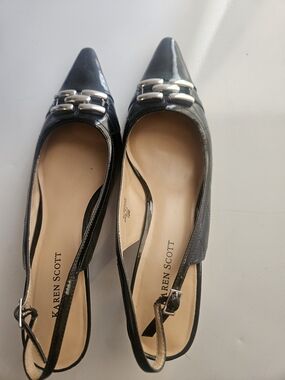 Karen Scott Black Patent Pointed Slingback Flats with Silver Hardware Sz 10